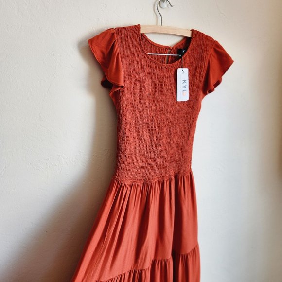 NEW! KYL smocked tiered dress with short ruffle sleeves in rust orange Size M - Picture 2 of 13